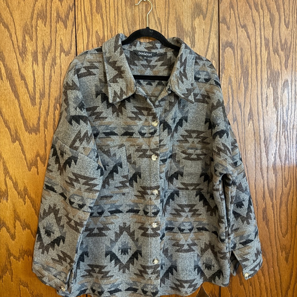 Davi & Dani 1XL Aztec Print Shacket Gray Brown Button Front - Picture 3 of 8